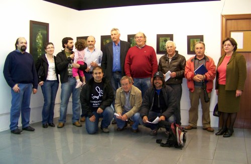 Unha representación dos colectivos que apoian o proxecto (non están todos os que acudiron á presentación)