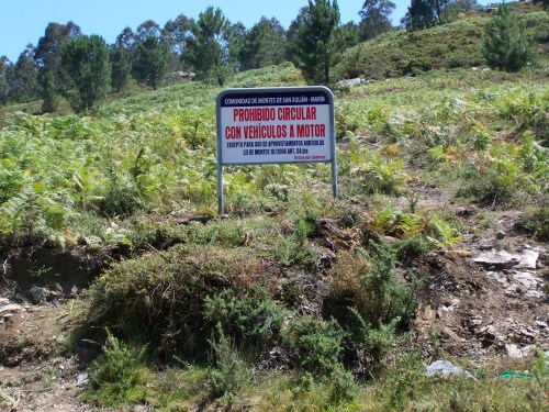 En xuño de 2011 a Comunidade de Montes de San Xulián por fin instalou sinalización específica prohibindo a circulación de vehículos motorizados no Alto do Pornedo.