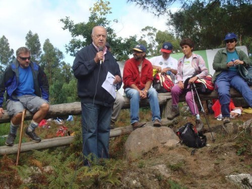 O presidente da Real Academia Galega, Xosé Luis Méndez Ferrín, na segunda andaina pola Serra do Galiñeiro contra o parque eólico. Foto, Xilberte Manso.