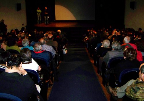 O Teatro Principal de Pontevedra acolleu a presentación do documental "Sete Camiños, encrucillada do tempo", á que asistiron unhas 300 persoas.