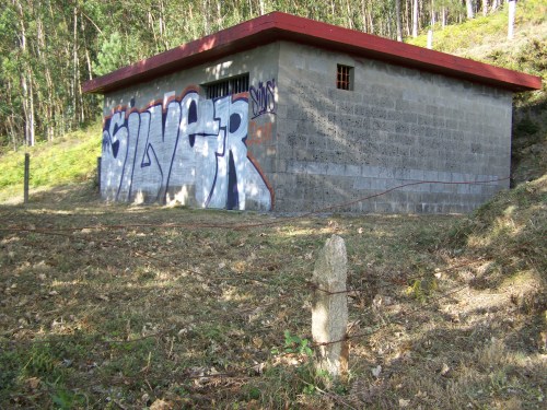 Depósitos do manancial de Fontenla, pertencente aos veciños do Caeiro.