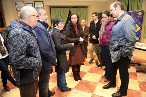 A familia Montenegro e o presidente da Asociación de Veciños de San Xulián agradecéronlle a Louzán as súas palabras en memoria de Xan.