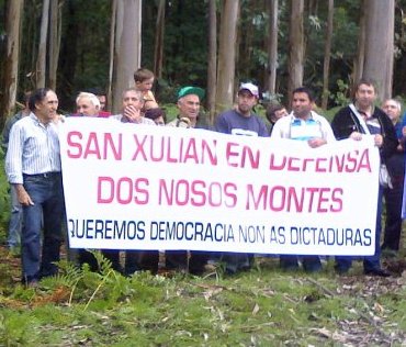 A Comunidade de Montes de San Xulián manifestouse contra a franxa de seguridade da Brilat: "En defensa dos nosos montes".