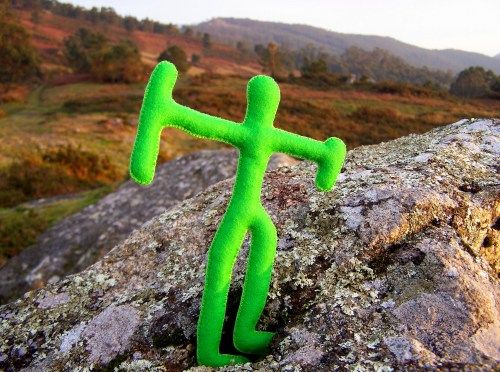 Figura confeccionada por Lerole a partir do petroglifo da Cova da Bruxa (Muros).