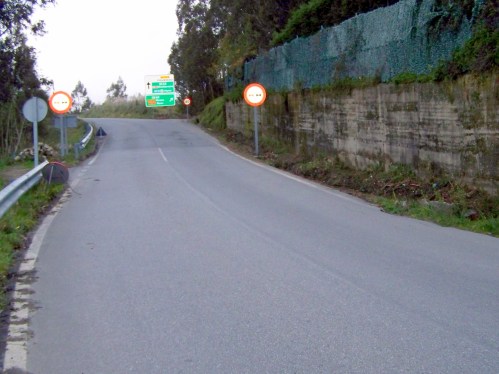 Curva da Pena trala actuación dos operarios da Deputación.