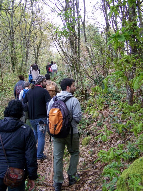 Bordeando a muralla do Castro da Subidá.