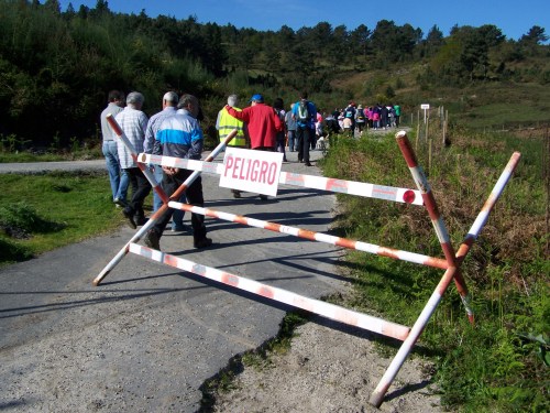 A Comunidade de Montes de Salcedo organizou unha andaina polos terreos recuperados á Brilat.