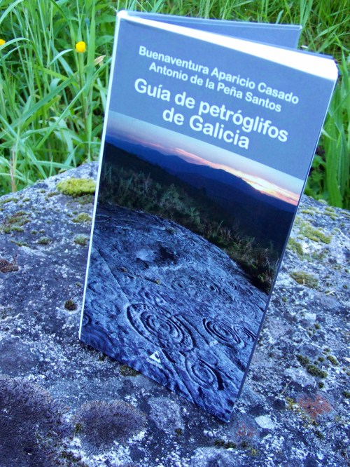 "Guía de petróglifos de Galicia": Buenaventura Aparicio & Antonio de la Peña.