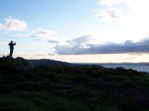 Admirando as vistas da ría dende o Alto do Pornedo.