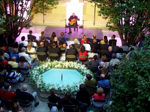Recital de Amancio Prada na inauguración do Edificio Sarmiento.