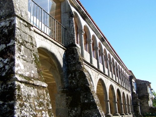 No mosteiro de Lérez.