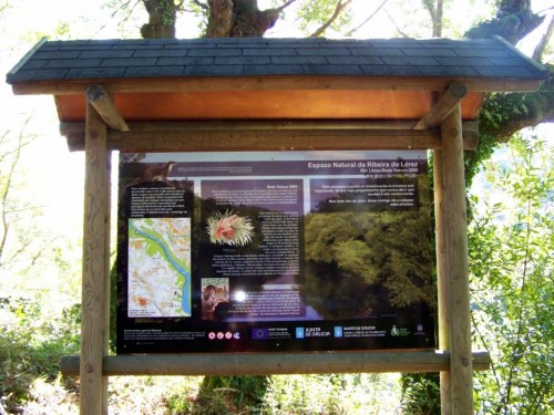 Sinaléctica instalada na ruta do Lérez.