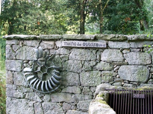 Muíño de Outeiro no río Batán.