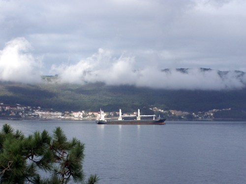 Desde a praia de Mogor, 13:00 horas.