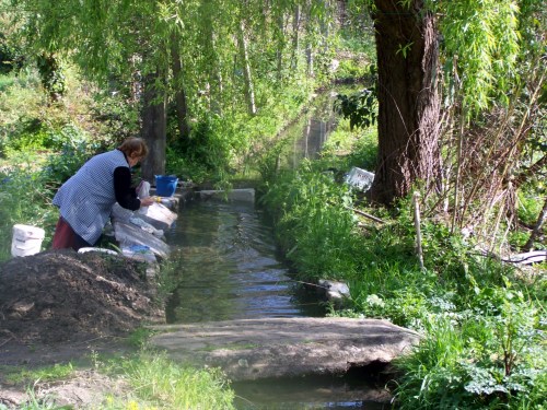 Lavadoiro no río Lameira.