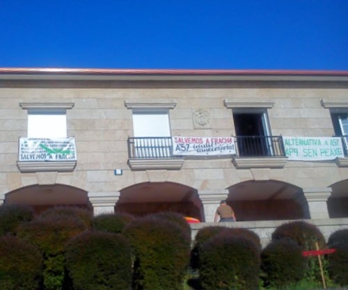 Xuntanza de Salvemos A Fracha na Casa de Montes de Marcón.