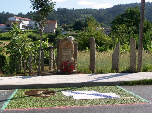 Alfombra floral dedicada a Xan Montenegro.