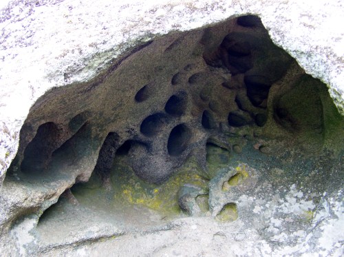 Interior da Pena Furada, Montes de Meira, Moaña.