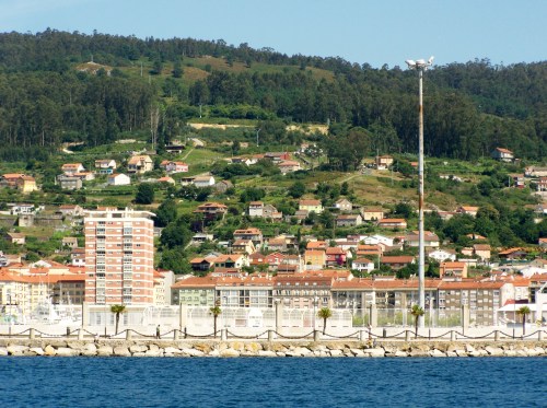 O Monte Pituco, dende a Escola Naval de Marín.