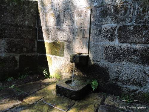 Na fonte da Prata (foto, Paulo Troitiño).