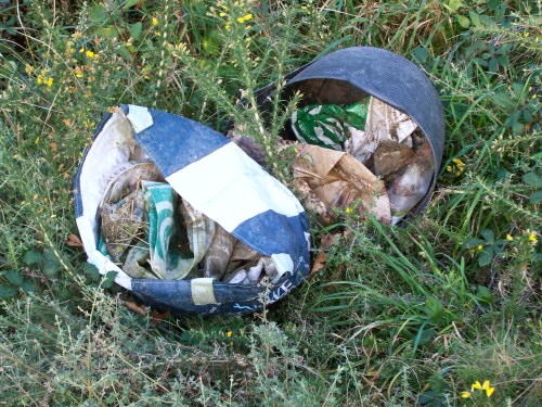 Lixo na pista do Pituco.