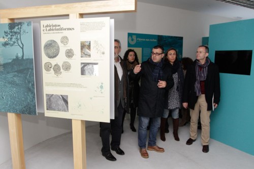 Visita do conselleiro de Cultura aos petroglifos de Mogor (Foto, Xunta).