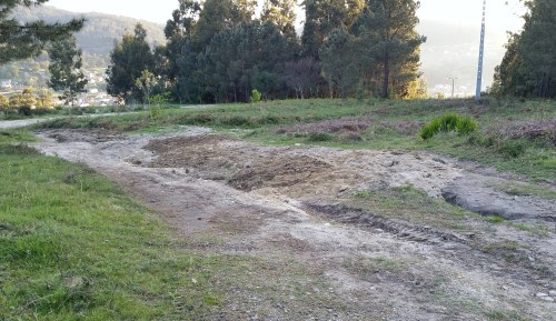 Camiño reparado pola Comunidade de Montes.