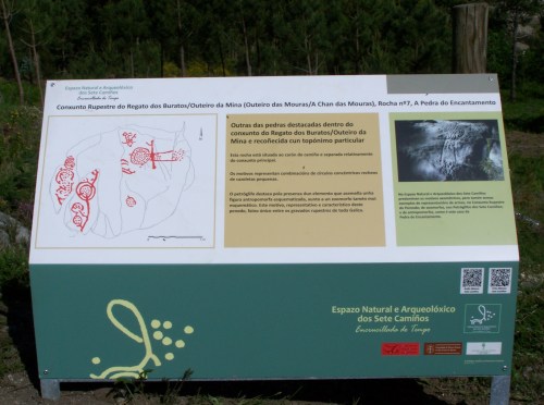 Sinalización dos elementos do Espazo Sete Camiños no patrimonio rupestre de Salcedo.