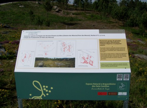 Sinalización dos elementos do Espazo Sete Camiños no patrimonio rupestre de Salcedo.