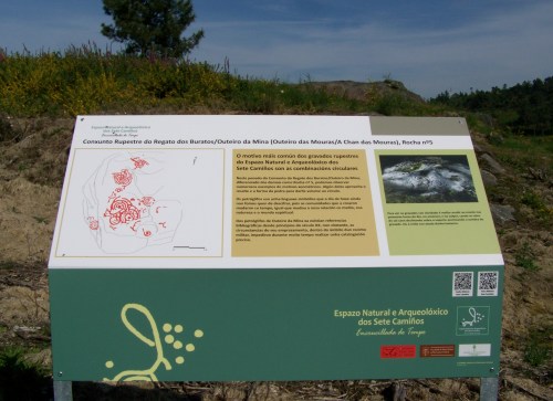 Sinalización dos elementos do Espazo Sete Camiños no patrimonio rupestre de Salcedo.