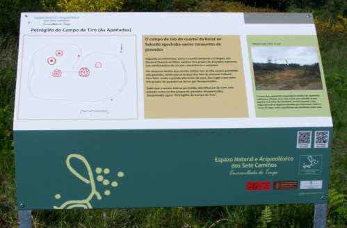 Sinalización dos elementos do Espazo Sete Camiños no patrimonio rupestre de Salcedo.