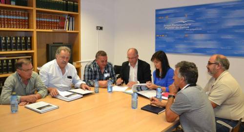 A Fundacion Lago de Castiñeiras, reunida co grupo parlamentario do PP de Galicia.