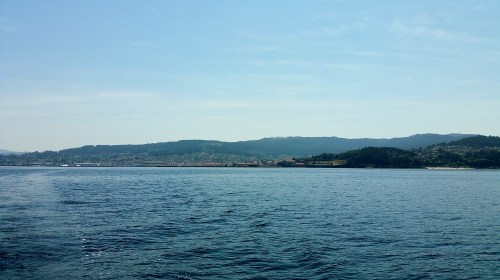 Vista do Monte Pituco dende a ría.