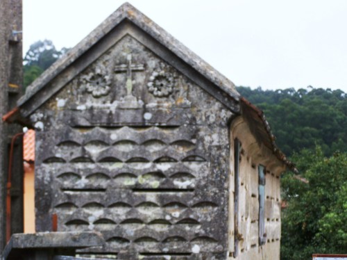 Hórreos na aldea de Donón