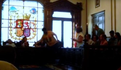 Devolución das medallas por parte dos tres edís da Marea.