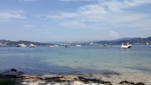 Embarcacións de recreo fondeadas en Tambo