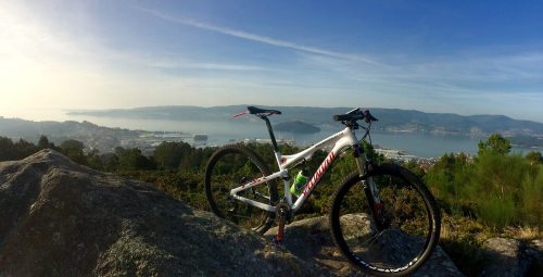 Foto de Ramón Mella no miradoiro do Pituco