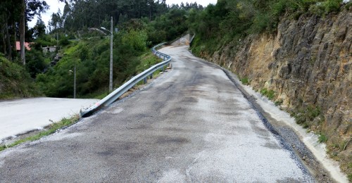 Vial de servizo da Variante no lugar de Caeiro.