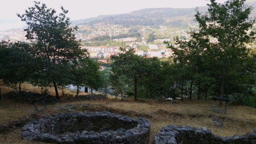 Vista do Monte Pituco dende o castro da SubidáLadeira do Castro da Subidá