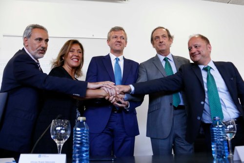 ( TAMBIEN AGN )) (( POSIBLE TEMA DEL DIA )) EDIFICIO XUNTA. CAMPOLONGO. A conselleira de Medio Ambiente e Ordenación do Territorio, Beatriz Mato, xunto ao vicepresidente da Xunta, Alfonso Rueda, asinará co conselleiro delegado de Ence, Ignacio de Colmenares y Brunet, o convenio de colaboración no que se recollen os compromisos do Pacto Ambiental entre a Xunta de Galicia e Ence. O delegado territorial da Xunta en Pontevedra, José Manuel Cores Tourís, asistirá á sinatura. Na sala de conferencias da Delegación Territorial da Xunta (rúa Fernández Ladreda, 43, baixo andar)