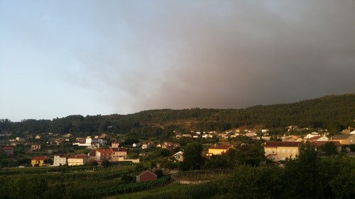 O fume dos incendios, sobre o Monte Pituco