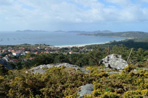 Vistas dende o Monte do Castro, nos montes de Hío.