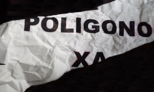 Folio pegado no panel informativo agredido do Espazo Sete Camiños, na entrada do Monte Pituco.