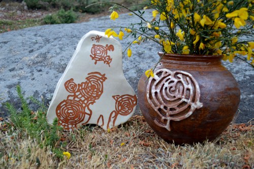 Os petróglifos do Pornedo, en cerámira, por Alén das Olas