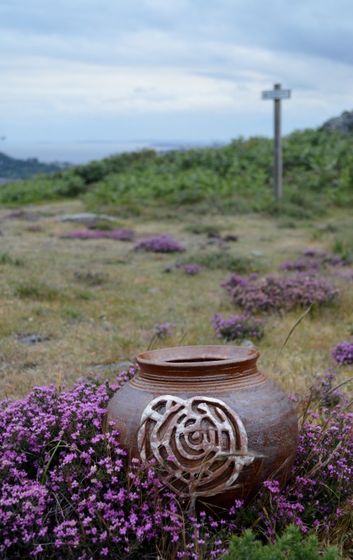 Os petróglifos do Pornedo, en cerámira, por Alén das Olas