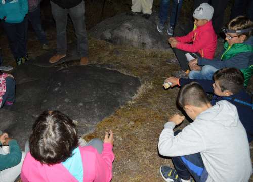 Ruta nocturna aos petroglifos de Amoedo, Pazos de Borbén.