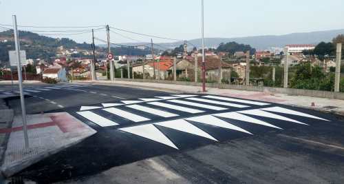 Un dos lombos instalados na estrada de San Xulián