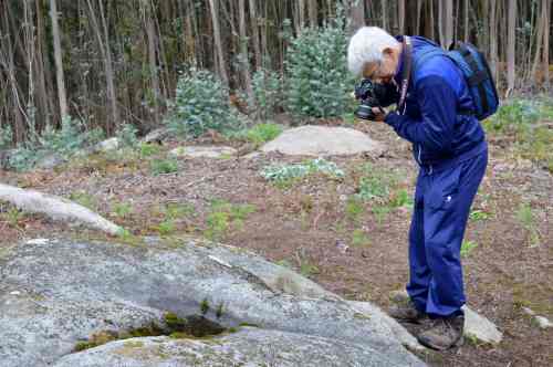 Antonio Costa, tomando imaxes dos gravados que procesaría coa técnica da reconstitución 3D