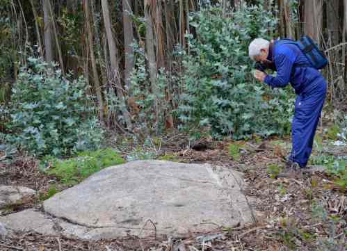 Antonio Costa, tomando imaxes dos gravados que procesaría coa técnica da reconstitución 3D