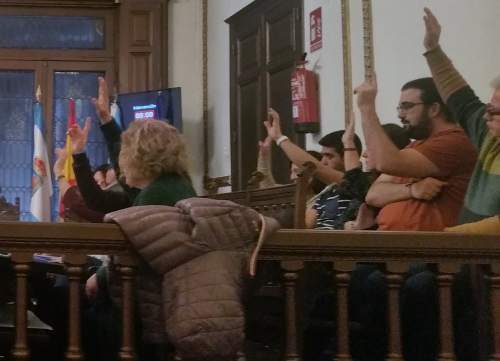 Moción da Marea sobre o campo de fútbol de San Xulián: votos a favor